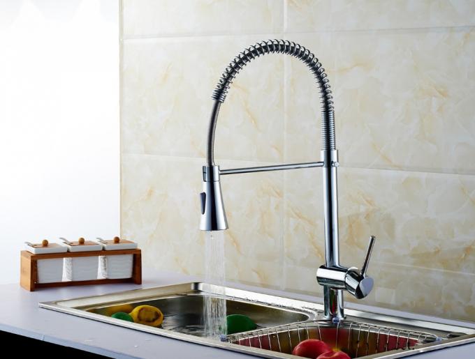 Het de Schroeiplekhandvat van de waterbesparing trekt de Tapkranen die van de de Keukengootsteen van het Spuitenwater Type opheffen terug